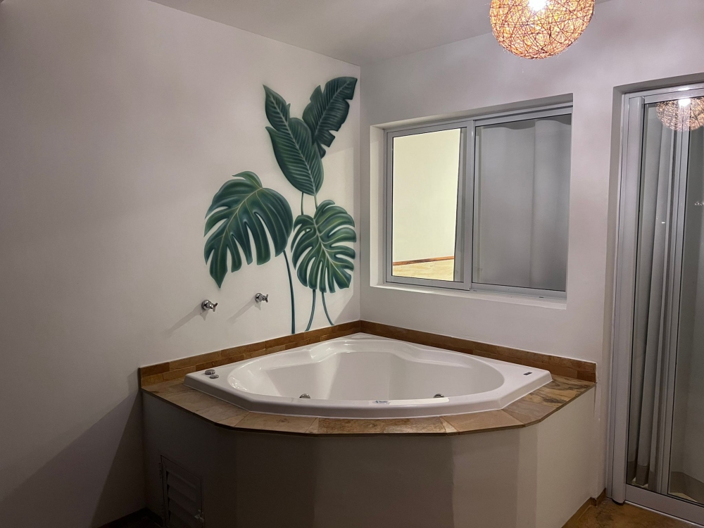 Brinco de Princesa LINHA DE CANTO Aproveitamento dos cantos, ótimo espaço interno e três posições.

Os cascos de nossas banheiras, spas e ofurôs são fabricados em fibra de vidro com resina e acabamento em gel naval, onde, possui resistência a raios UV, produtos químicos e manchas, facilita a limpeza e a manutenção.
