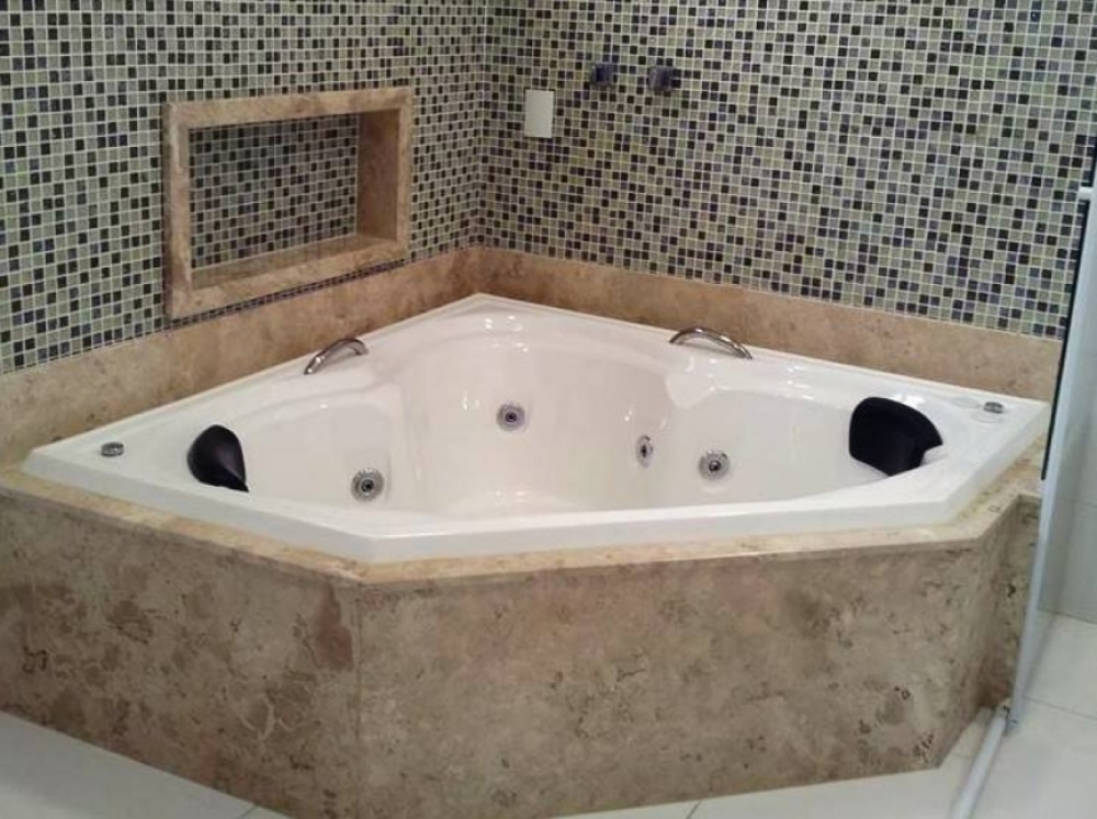 Estrela Dalva LINHA DE CANTO Banheira de canto ideal para duas pessoas. Perfeita para relaxar, mesmo em ambientes pequenos.

Os cascos de nossas banheiras, spas e ofurôs são fabricados em fibra de vidro com resina e acabamento em gel naval, onde, possui resistência a raios UV, produtos químicos e manchas, facilita a limpeza e a manutenção.