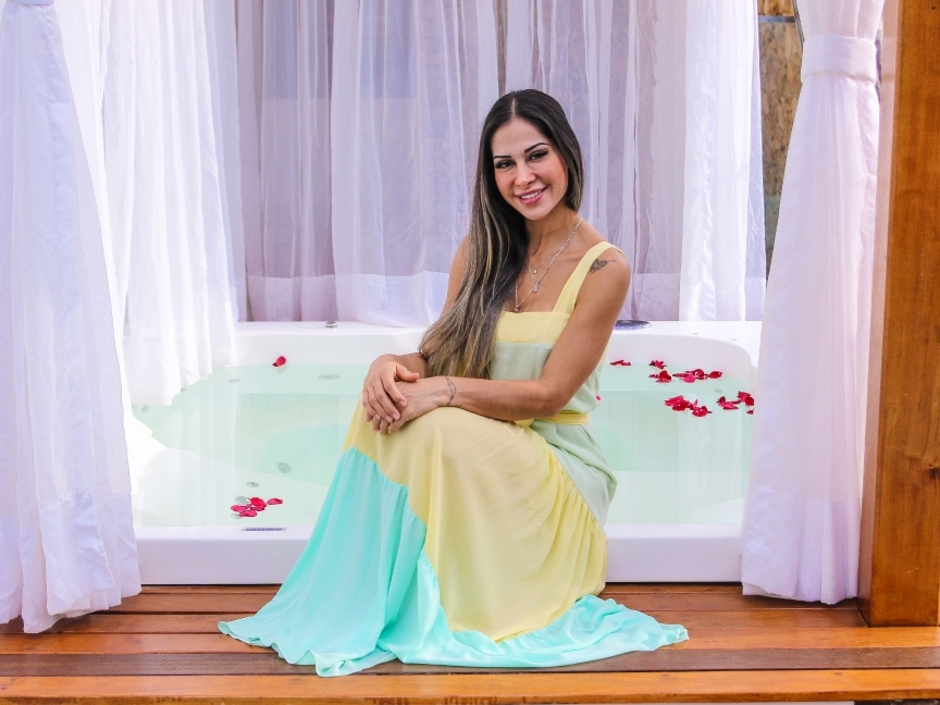 Mayra Cardi abre as portas de sua mansão e mostra suas banheiras da Aqualax