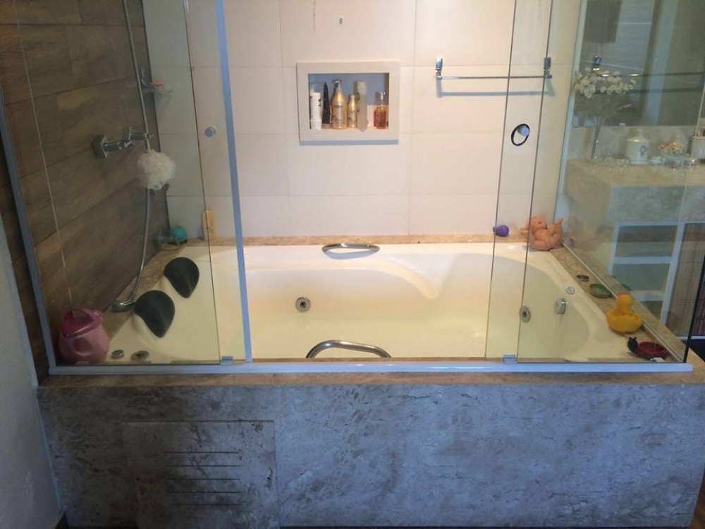 Violeta Dupla LINHA RETANGULAR Banheira dupla com design italiano de fino acabamento, propícia o relaxamento tão desejável.

Os cascos de nossas banheiras, spas e ofurôs são fabricados em fibra de vidro com resina e acabamento em gel naval, onde, possui resistência a raios UV, produtos químicos e manchas, facilita a limpeza e a manutenção.